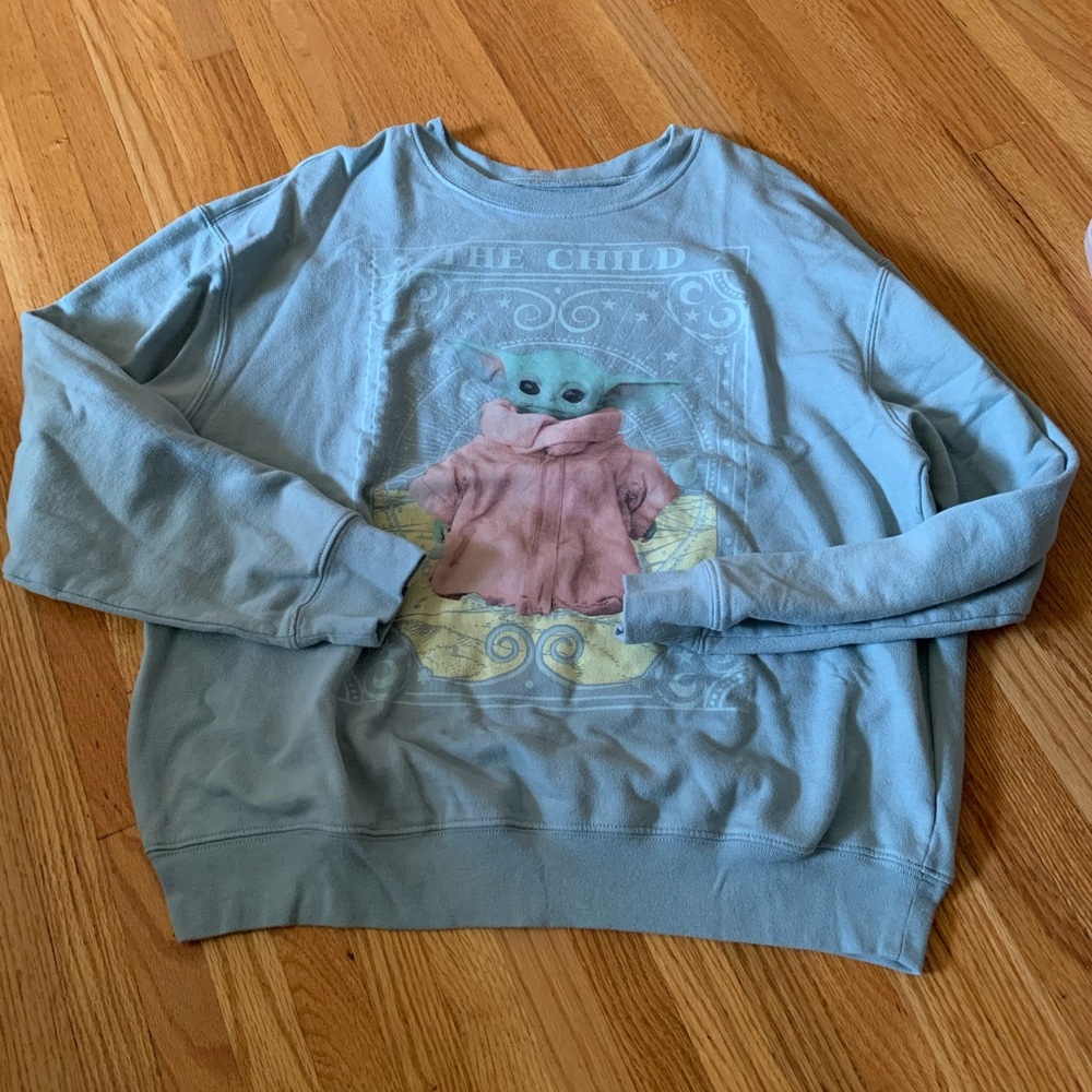 Women’s Star Wars Pullover sweatshirt.